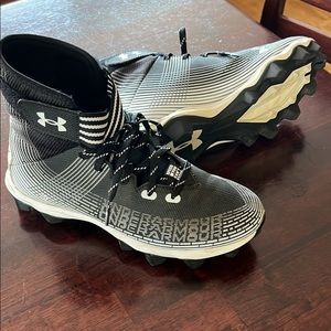 Under Armour Sz 6 Youth Football Cleats